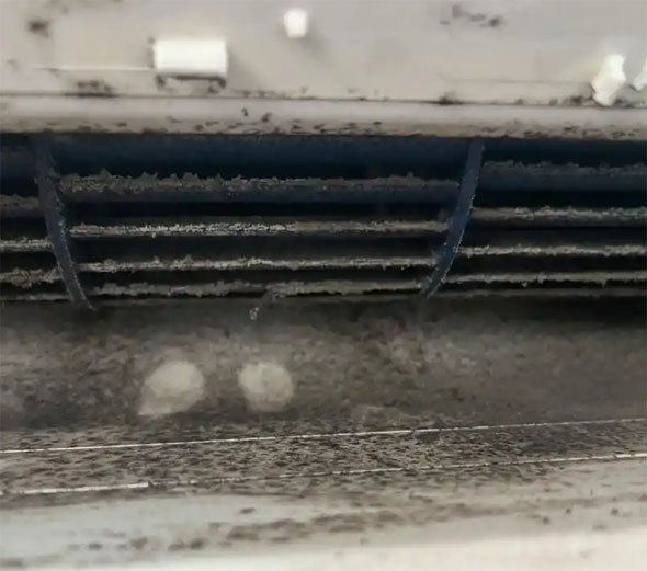 巴林右空调吹的风有股烧焦味是怎么回事